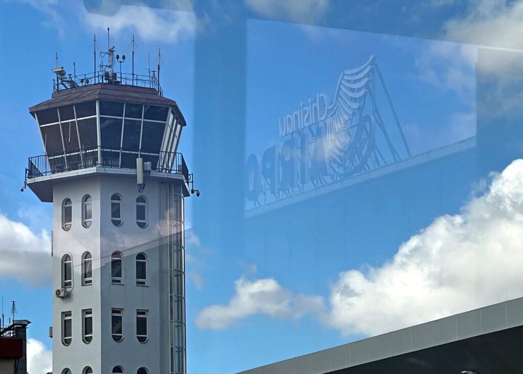 Turnul de control de la Aeroportul Internaţional Chişinău